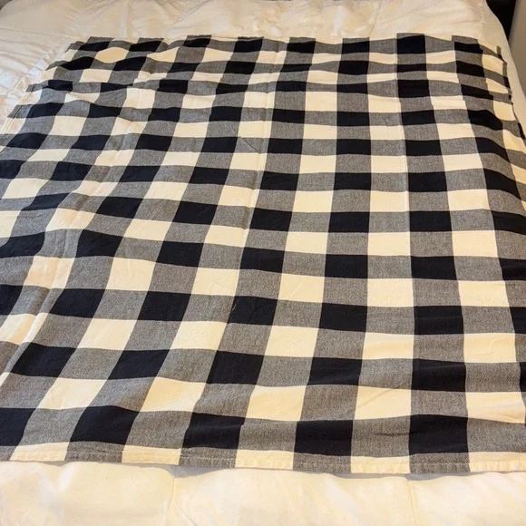 Buffalo Checkered tablecloth - Black and off White - Picture 1 of 2